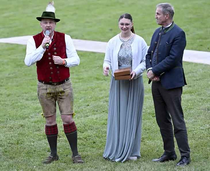 Kai-Pierre Thiess (Geschäftsführer Hilscher), Hanna Lydia Kuhn (Assistentin), Pferd International Veranstalter Jürgen Blum (Geschäftsführer Hippo GmbH) (©Foto: privat)